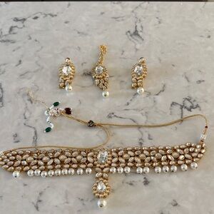Elegant Gold and Pearl Jewelry Set